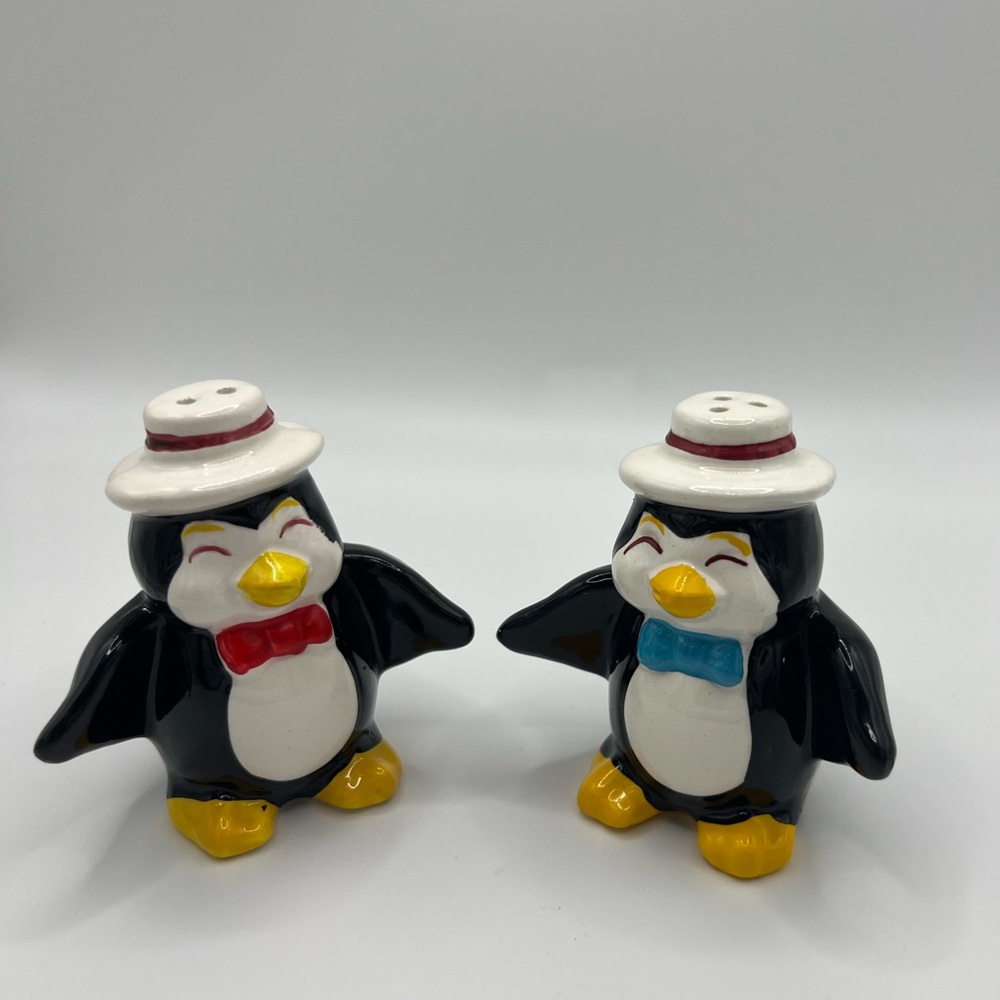 Penguin Bird Adorable Hats & Bow Tie Salt & Pepper Shaker Set Collectible Decor